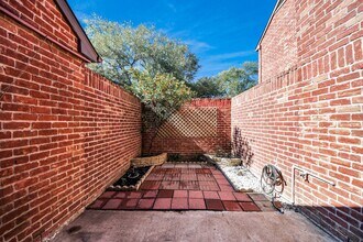 Building Photo - 7447 Cambridge St