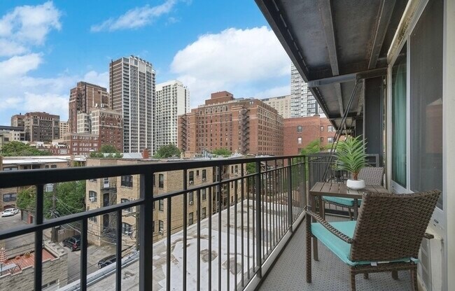 Foto del edificio - 450 W Briar Pl