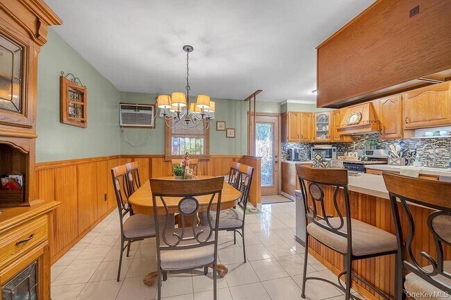 Foto del edificio - 2433 Young Ave