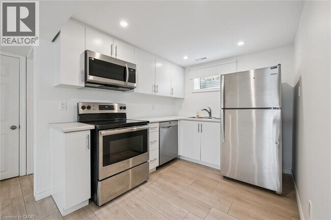 Building Photo - 267 Kingswood Dr