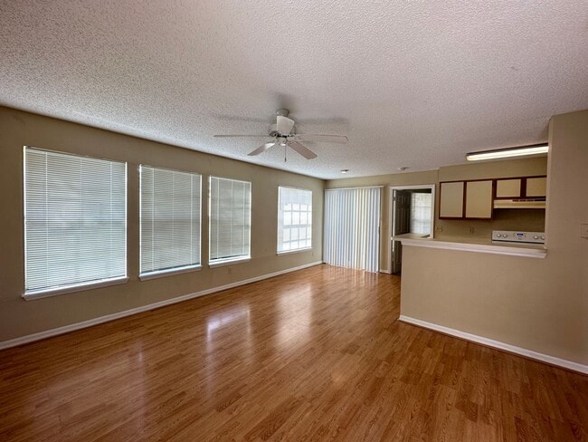 Photo - MOVE IN SPECIAL !!2 BEDROOM 1 BATHROOM CON... Apartment