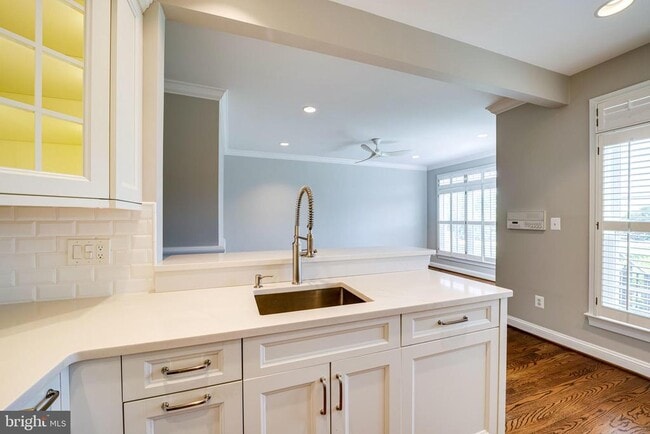 Building Photo - 819 Rivergate Pl