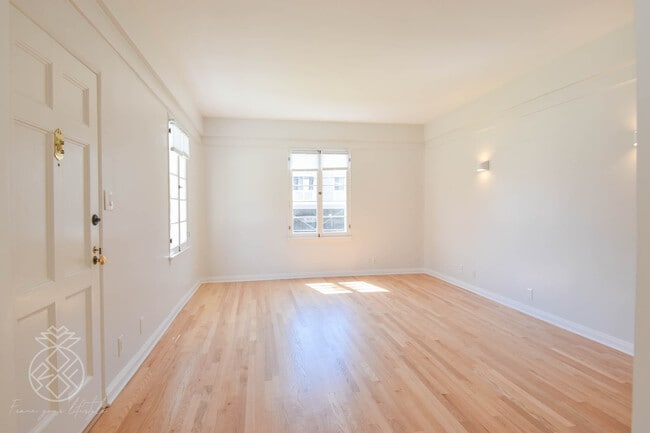 Foto del edificio - 1069 S Holt Ave