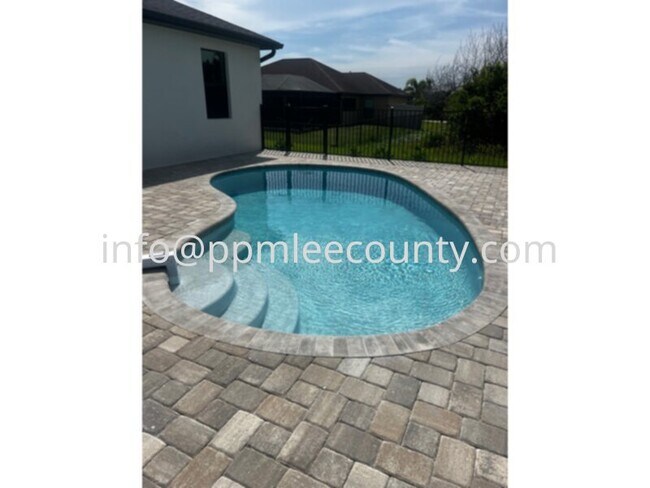 Foto del edificio - Brand new 4 bedroom 2 bath 3 car garage po...
