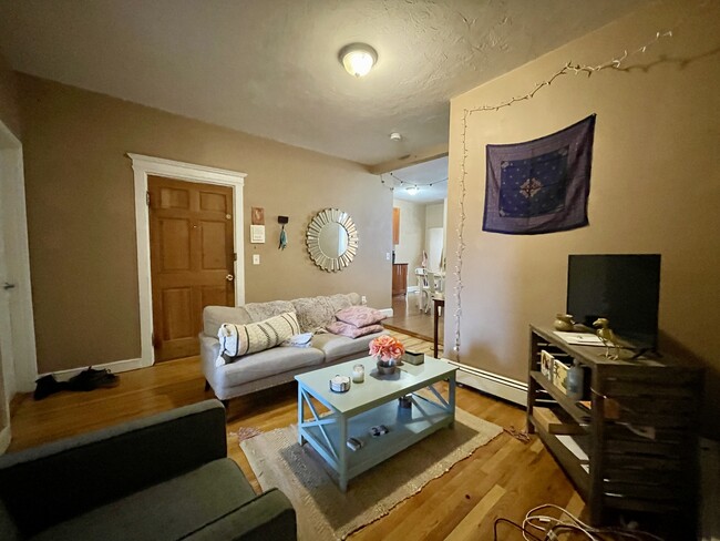 Foto del edificio - 10 Glenville Ave