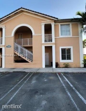 Building Photo - 3 br, 2 bath House - 7200 NW 177th St # 111-7