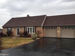Building Photo - 285 Denton Dr