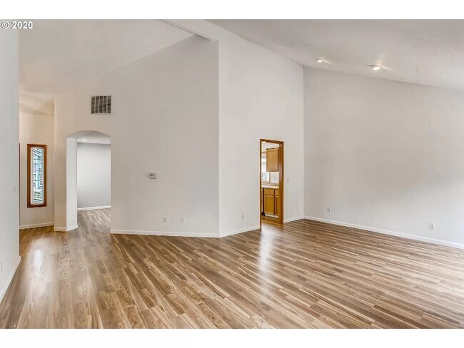 Building Photo - 12419 SW Anton Dr