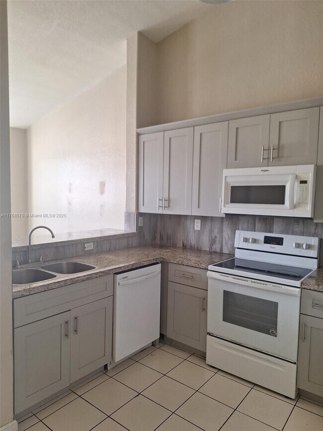 Foto del edificio - 2925 SE 16th Ave