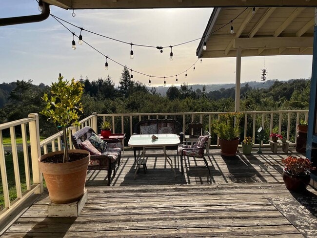 Building Photo - 395 Lagunita Dr