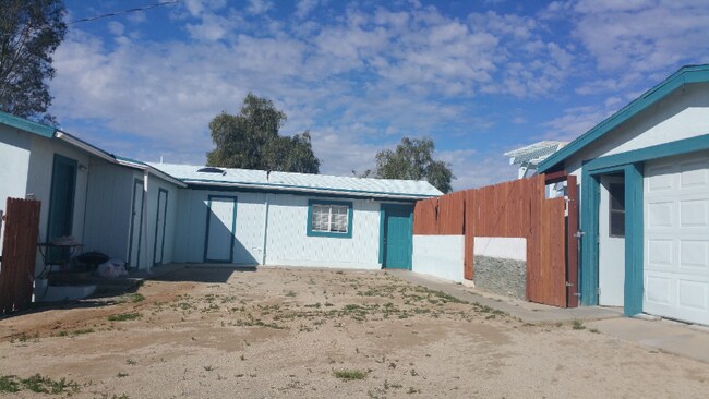 Building Photo - 42300 Sage Rd