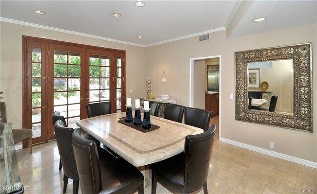 Building Photo - 4 br, 3.5 bath House - 4130 Vicasa Dr