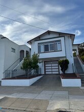 Building Photo - 70 Farallones St