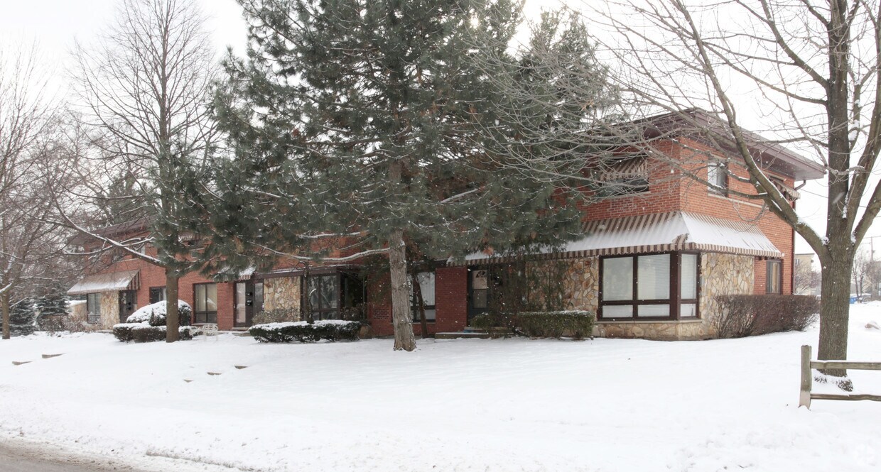 Foto del edificio - 1180-1190 N Wheeling Rd