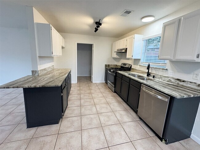 Foto del edificio - 918 Bolton Ct