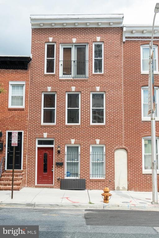 Primary Photo - 106 W Cross St