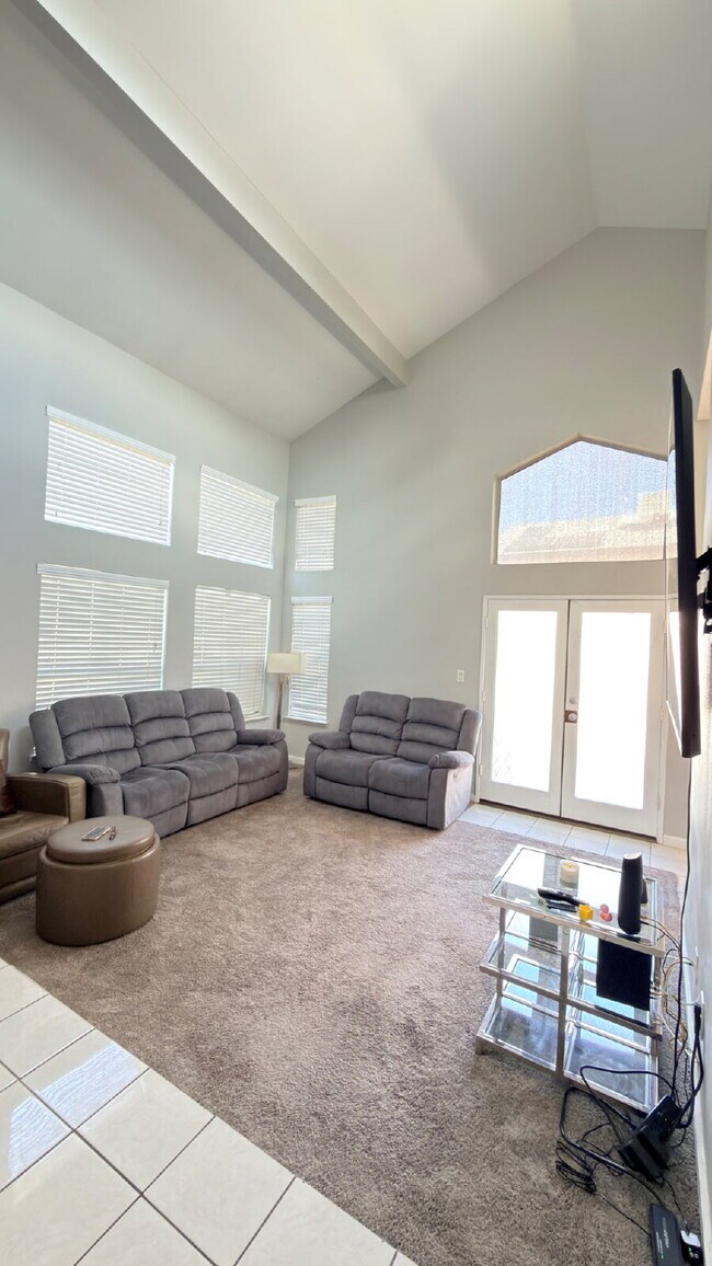 Foto del edificio - Spacious Two-Story Home with Large Backyard – Available Now!