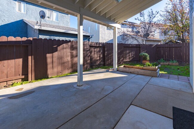 Foto del edificio - Lovely light and bright 3 bedroom 2.5 bathroom home Doe MIll Neighborhood, Cul-de-Sac Location