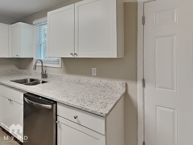Building Photo - 406 Blair Villa Dr SE