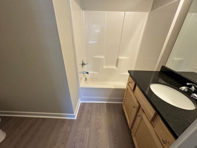 Foto del edificio - Nice Town Home near hospital in Concord.