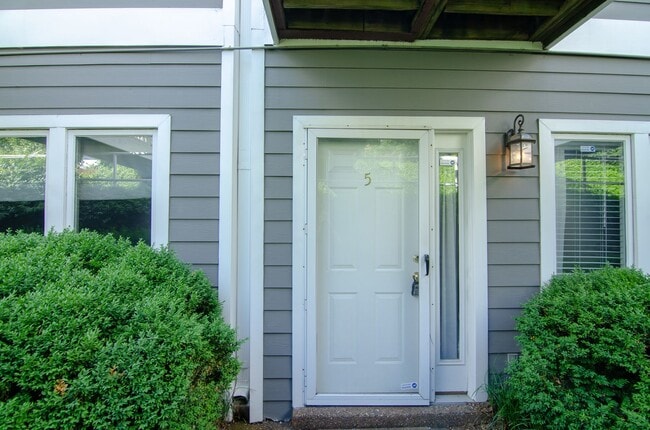 Convenient location! - Convenient location! Apartment