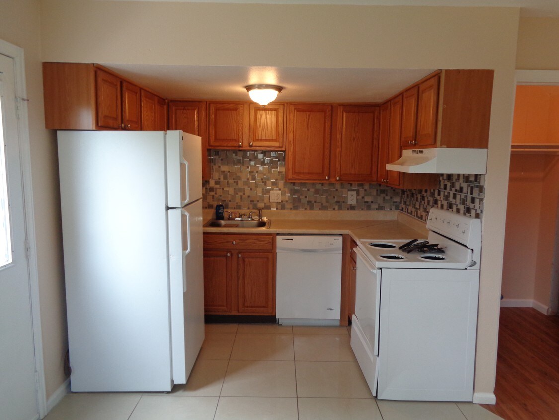 Foto principal - 7820-7820 Jasmine Dr