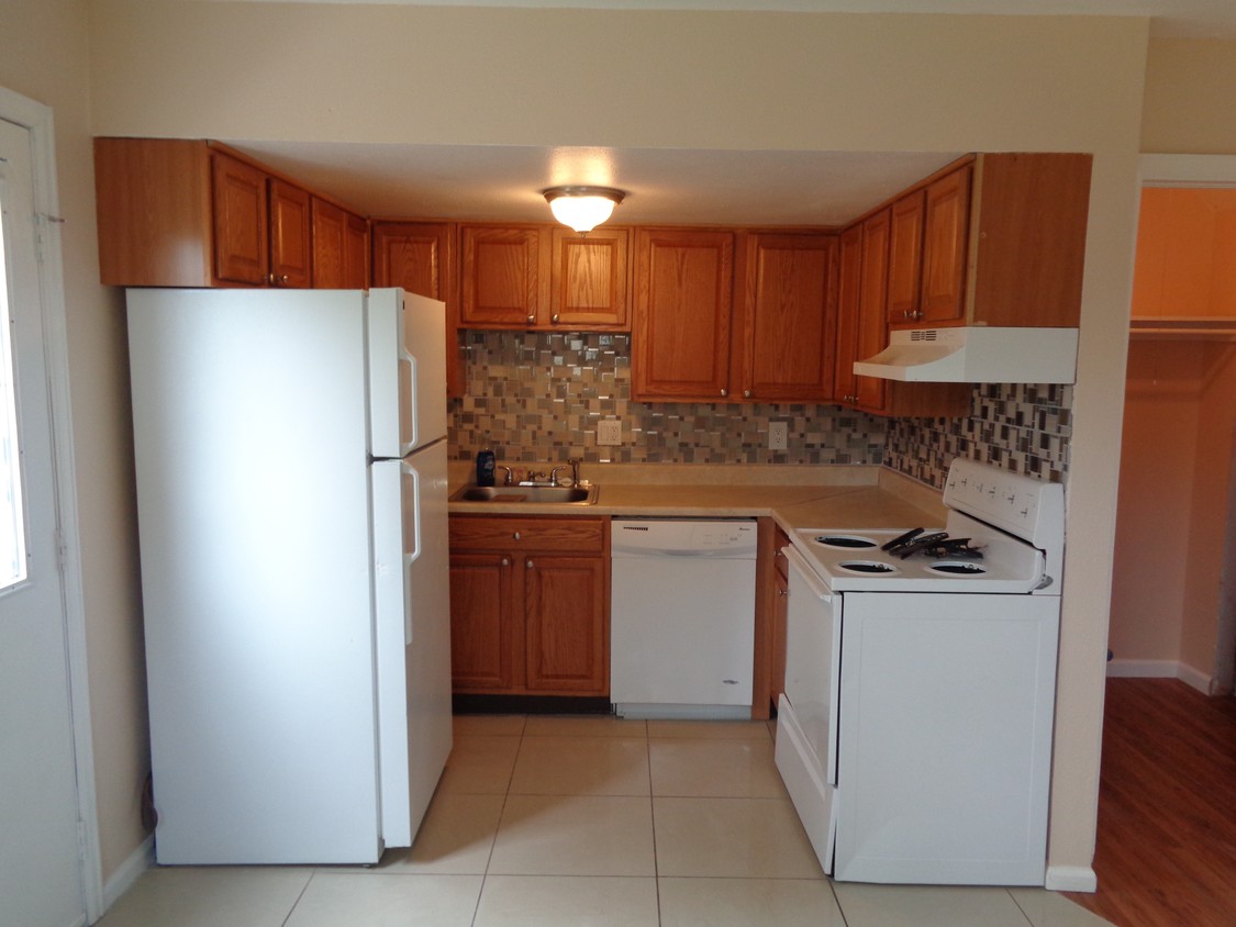 Primary Photo - 7820-7820 Jasmine Dr