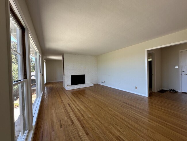 Foto del edificio - 346 Rolling Hills Ave