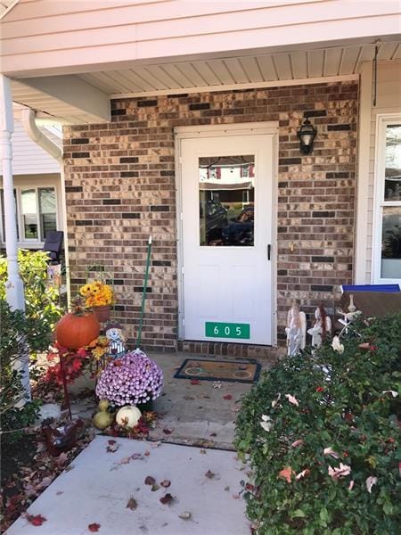 Building Photo - 605 Holly Ct