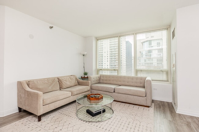 Building Photo - 33 W Ontario St