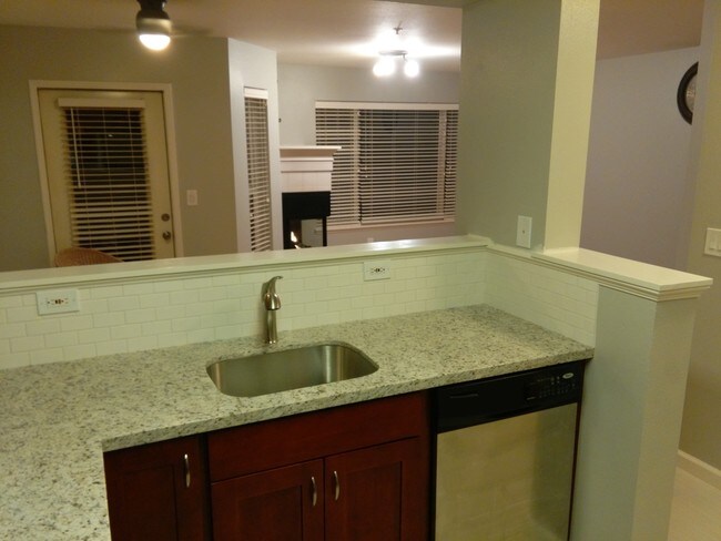 Foto del edificio - 5000 NW Village Park Dr