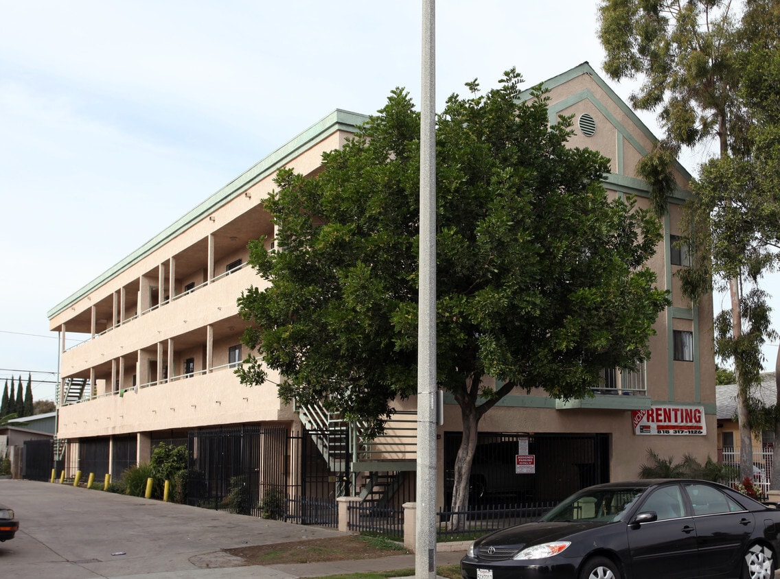 Primary Photo - 1025 Cherry Ave