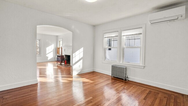 Building Photo - 33 Lauriston St