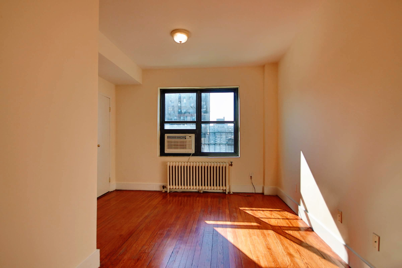 Primary Photo - 11 Waverly Pl