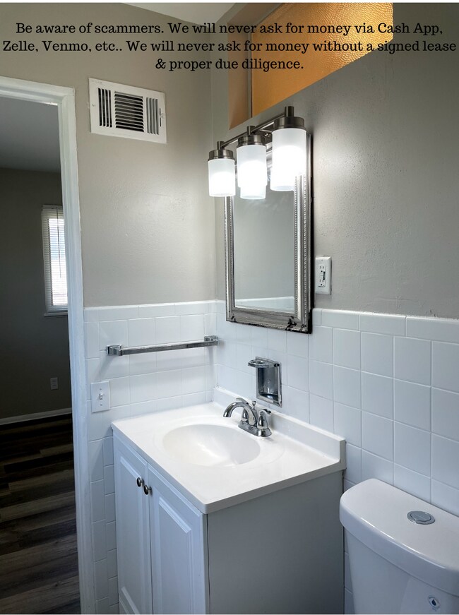 Building Photo - 2221 Empress Dr