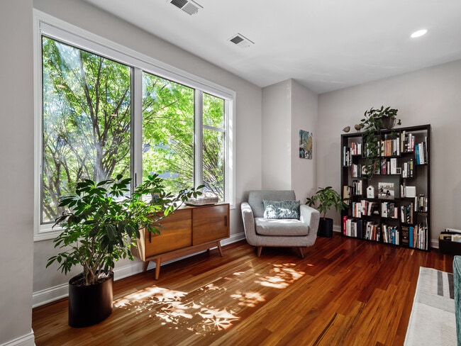 Building Photo - 1471 Lindazzo Ave