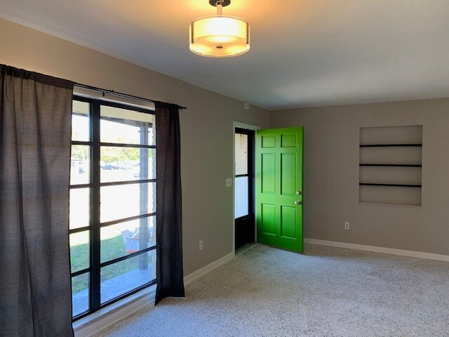 Entrada - 1367 Gainesville dr