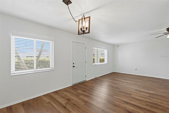 Foto del edificio - 350 79th Ave N