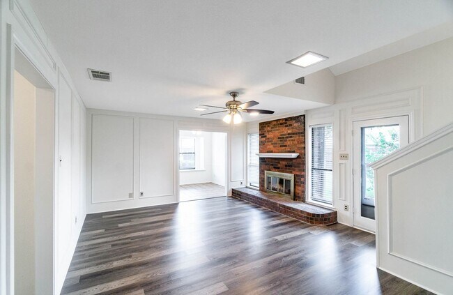 Foto del edificio - Beautifully Crafted Corner Lot 3-2-2 in Carrolton!