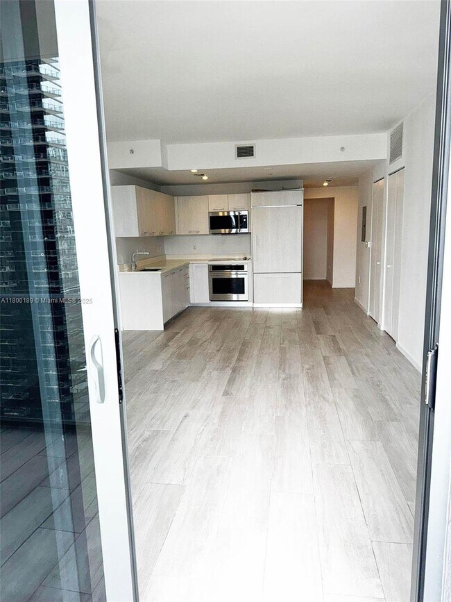 Foto del edificio - 45 SW 9th St