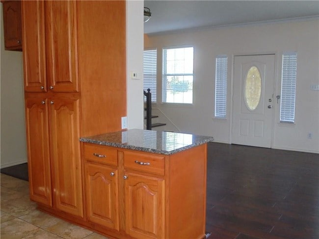 Building Photo - 1621 Rancho Dr