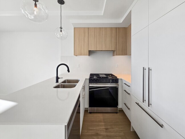 Building Photo - 8375 Broadcast Ave SW