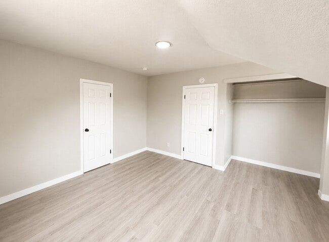 Building Photo - 608 Baystate Ave
