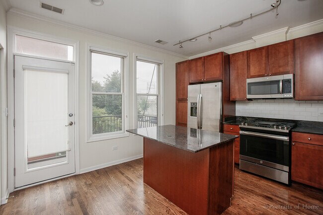 Building Photo - 1044 N Crosby St