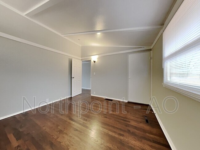 Building Photo - 5904 N Garfield Ave