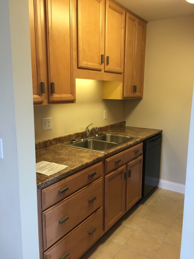Building Photo - 4664 Croftshire Dr