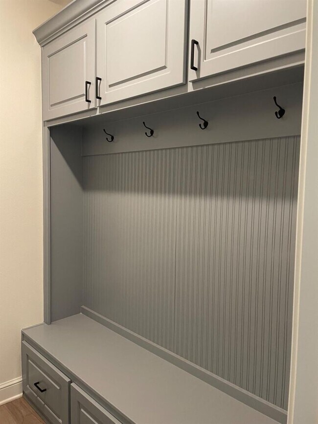 Foto del edificio - Available July 8th! Show Stopping New Cons...