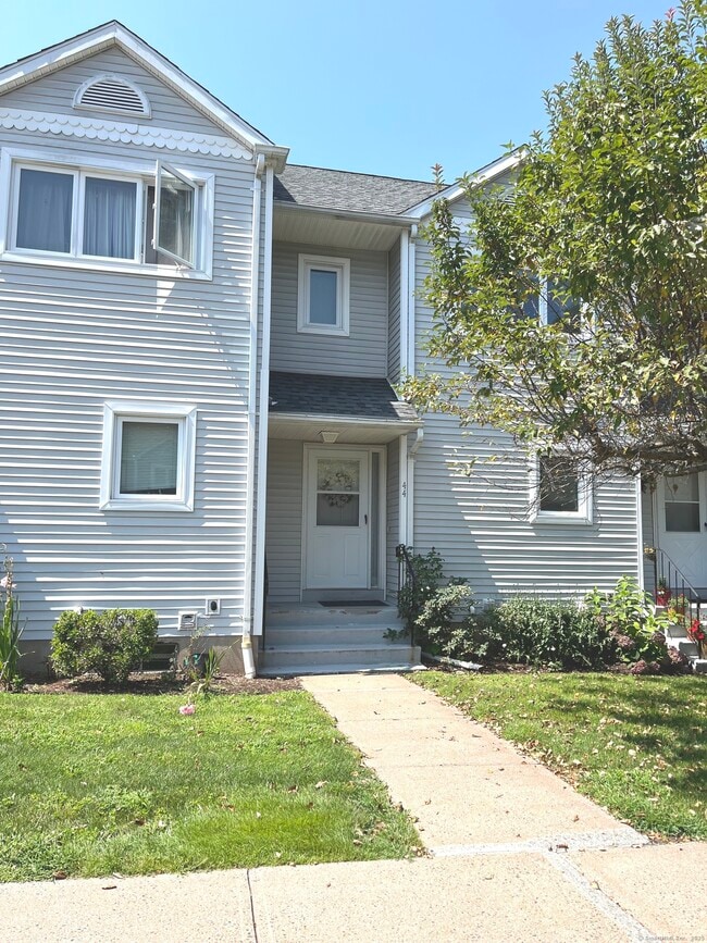 Building Photo - 44 Oak Ridge Dr