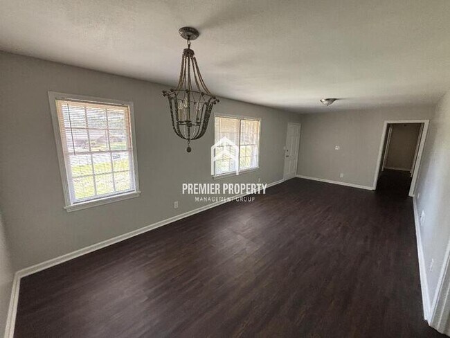 Photo - 3726 Springhill Dr House