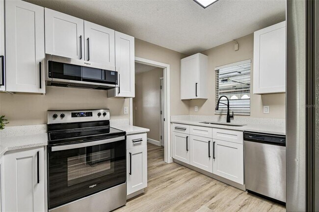 Building Photo - 1805 Butterfly Pl